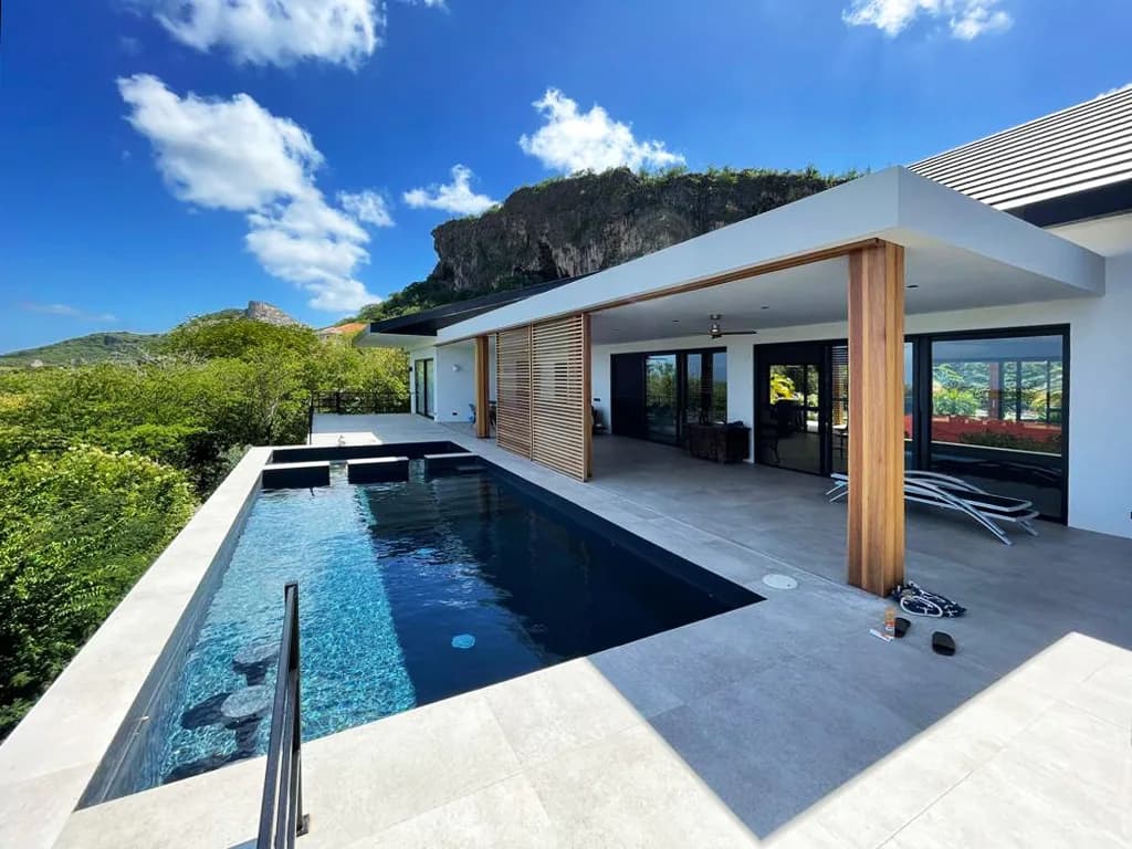 Villa met zwembad en uitzicht over het Spaanse Water op Curaçao