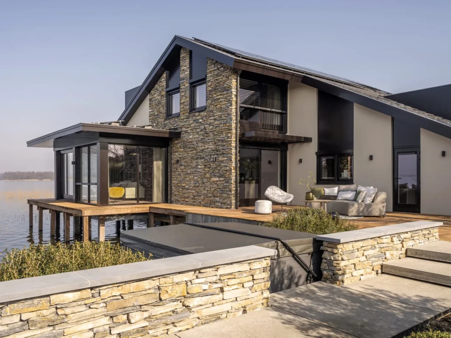 Watervilla in Loosdrecht van Molen Architects